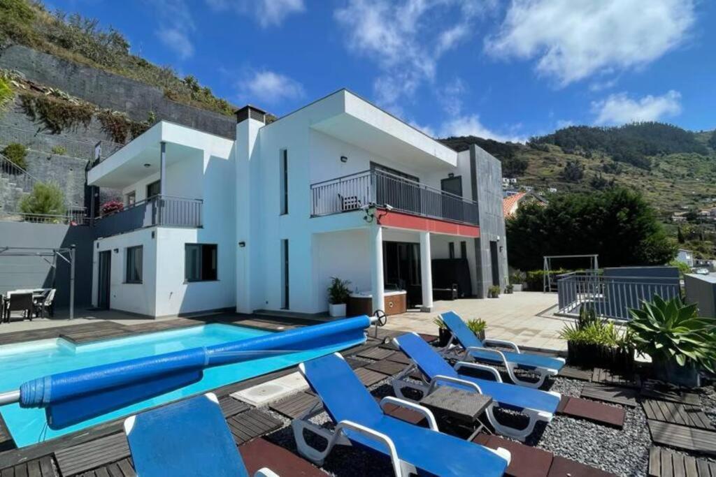 Nunes, Big House With Private Pool