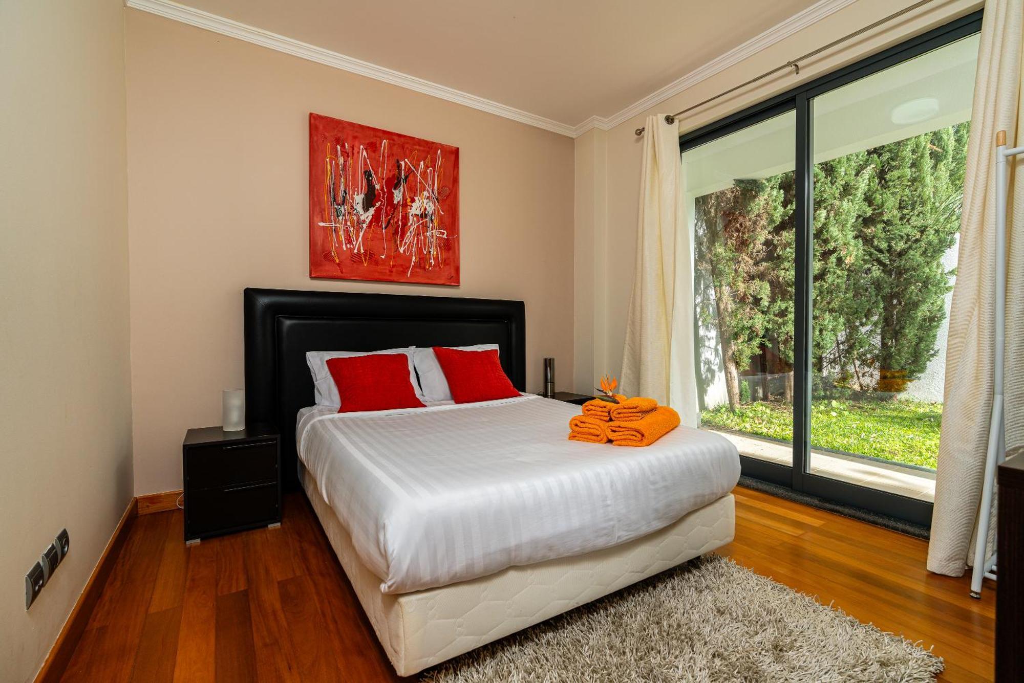 Villa Nunes, Big House With Private Pool
