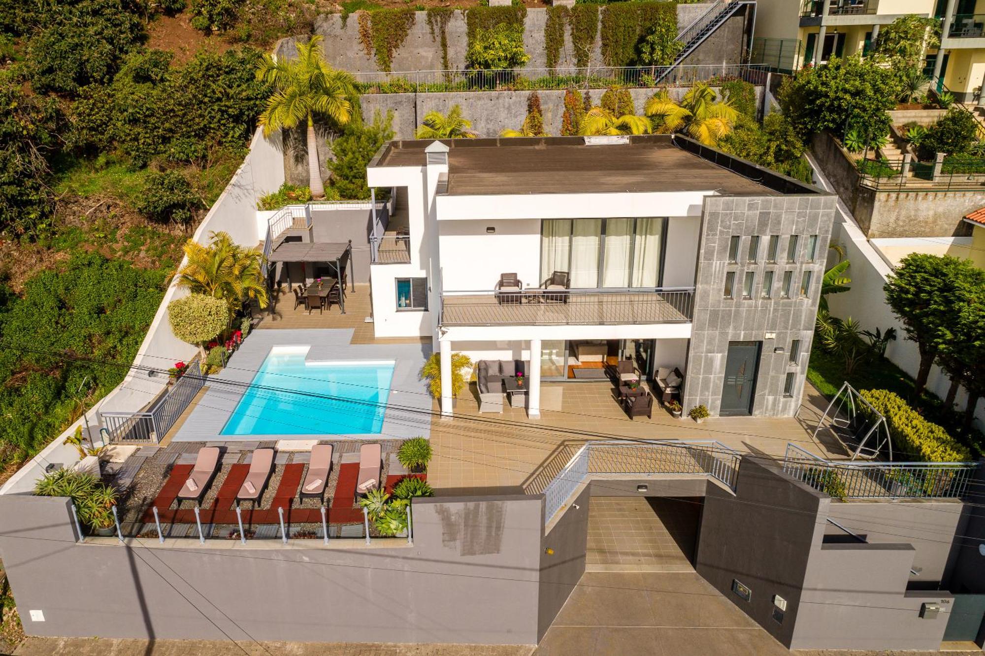 Villa Nunes, Big House With Private Pool