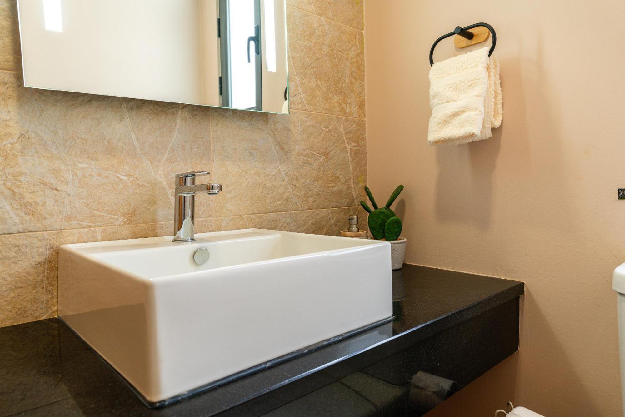 Nunes, Big House With Private Pool Villa Calheta (Madeira)