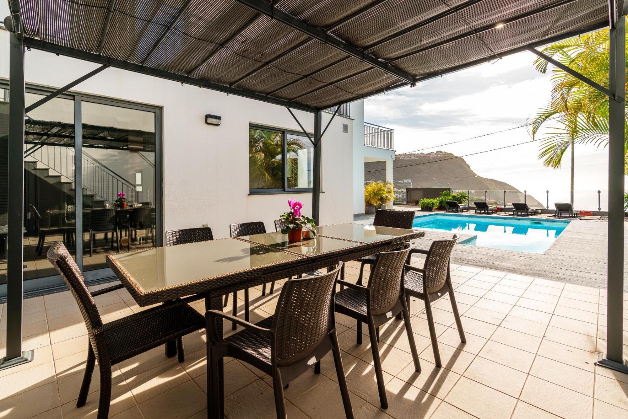 Villa Nunes, Big House With Private Pool *
