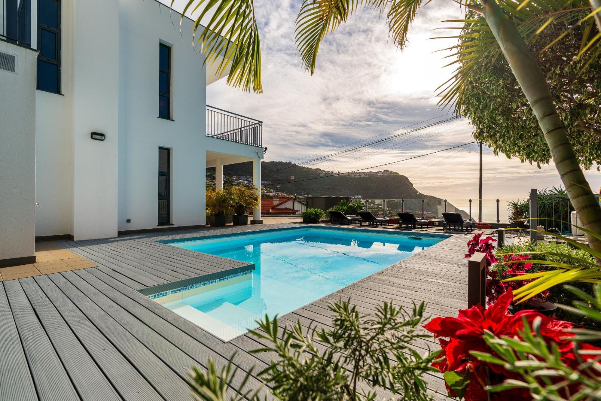 Nunes, Big House With Private Pool