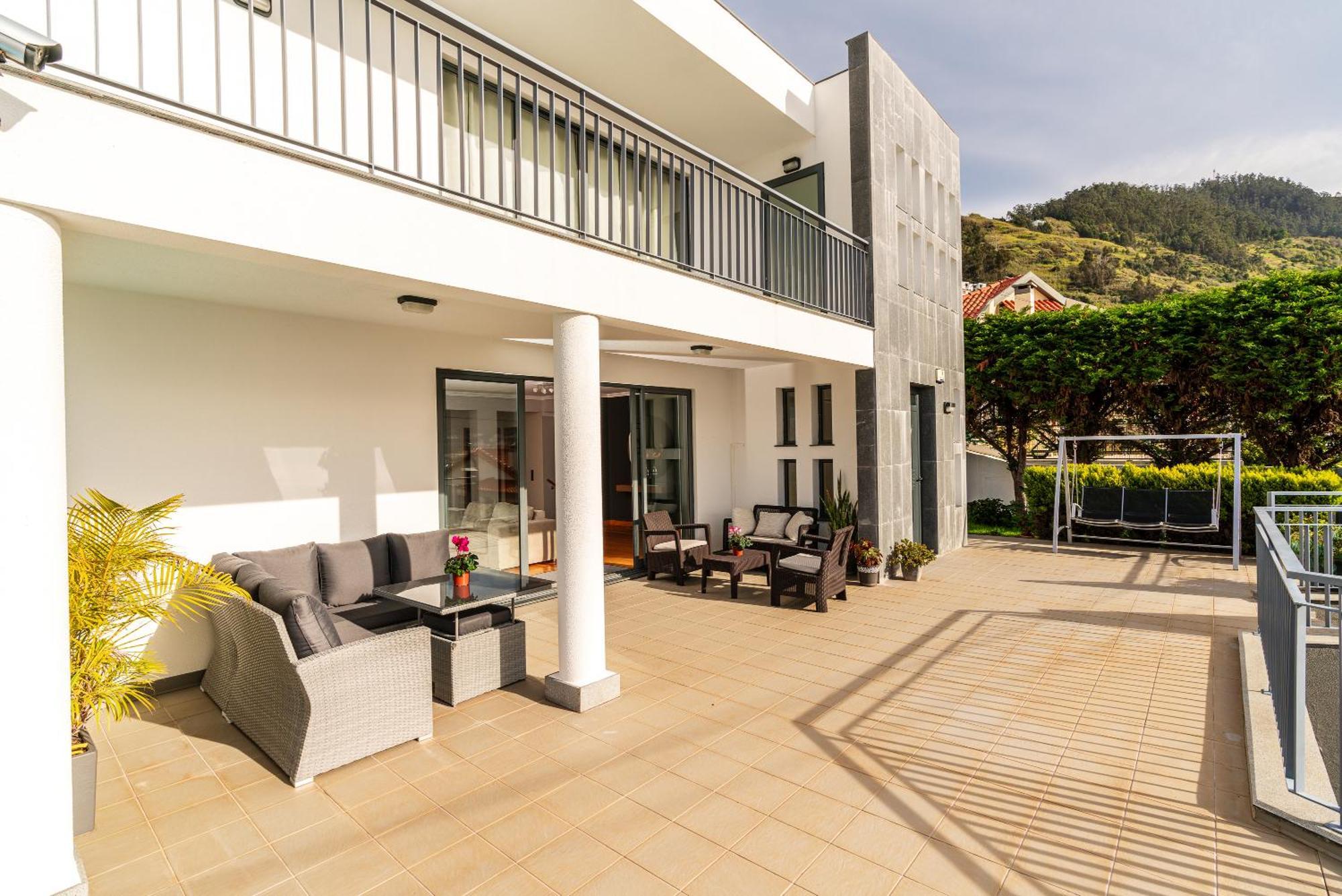 Villa Nunes, Big House With Private Pool
