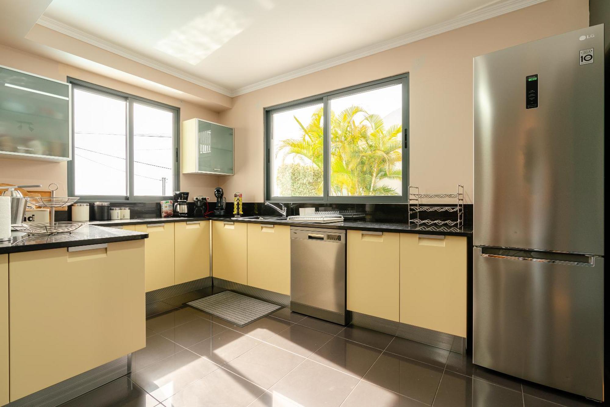 Nunes, Big House With Private Pool Villa