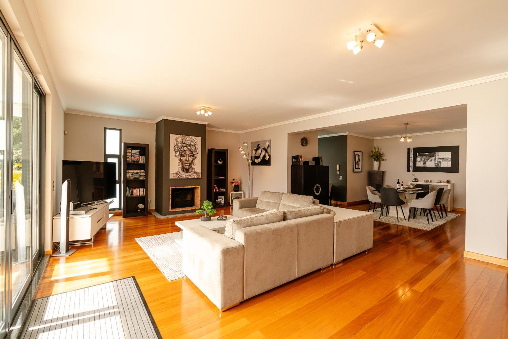 Villa Nunes, Big House With Private Pool *
