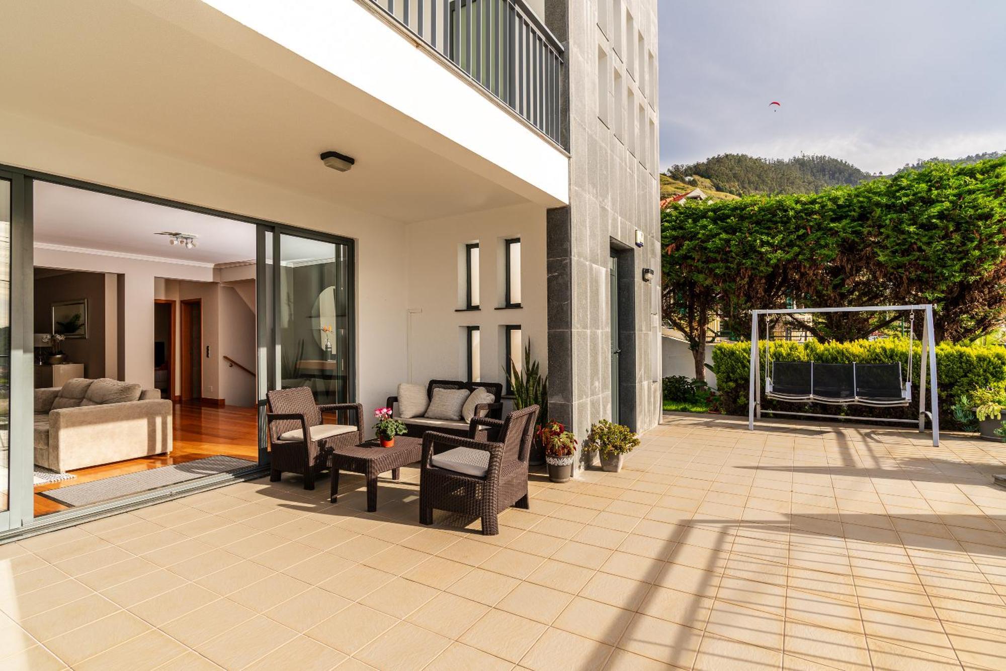 Villa Nunes, Big House With Private Pool *