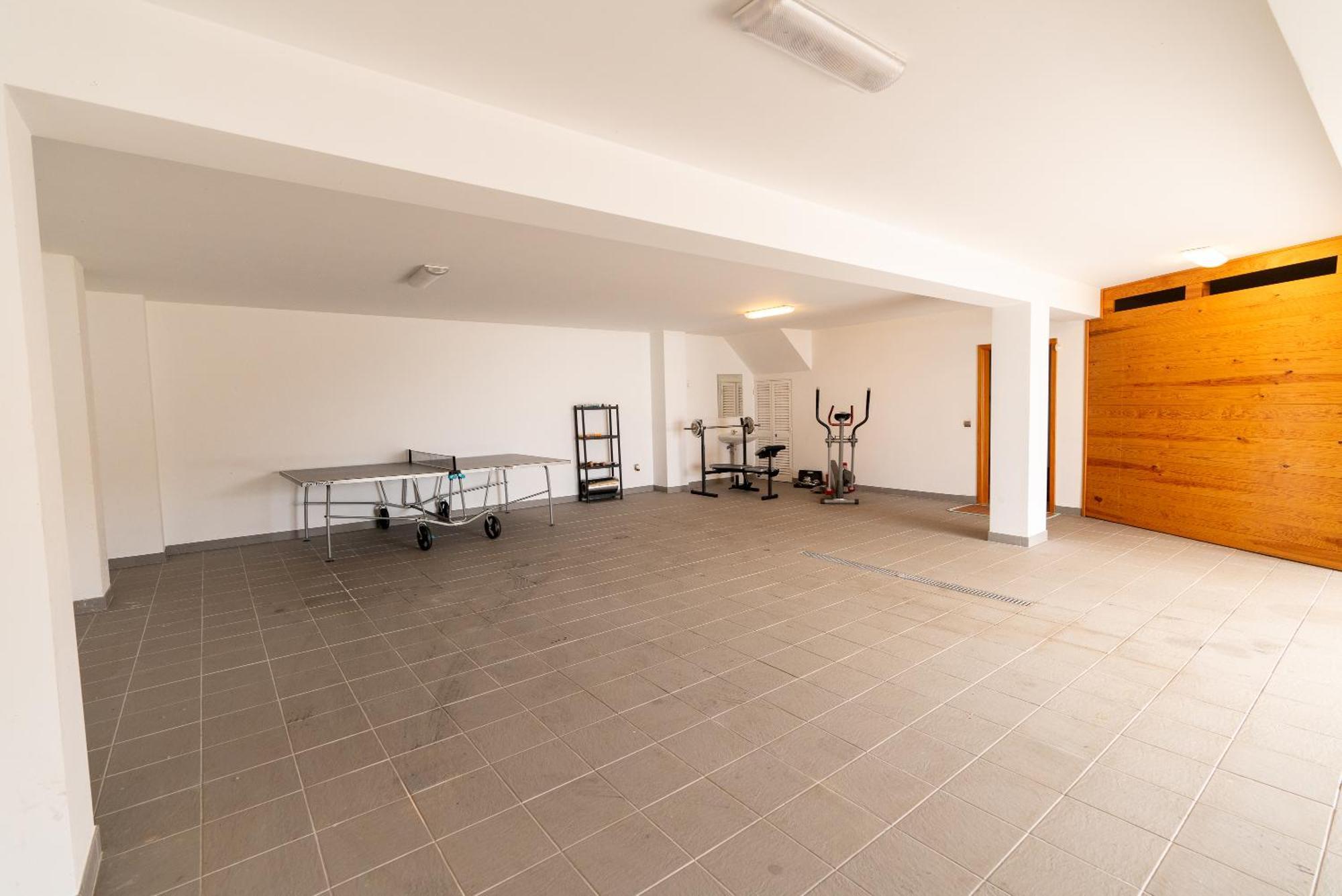 Villa Nunes, Big House With Private Pool *